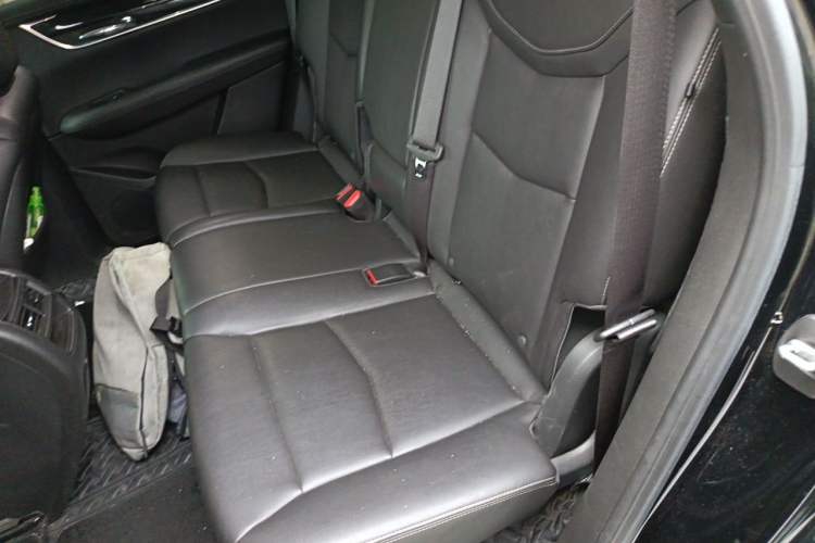 Used Cadillac XT5 2022 2.0T Two-Wheel Drive Luxury Version Left Rear Seat