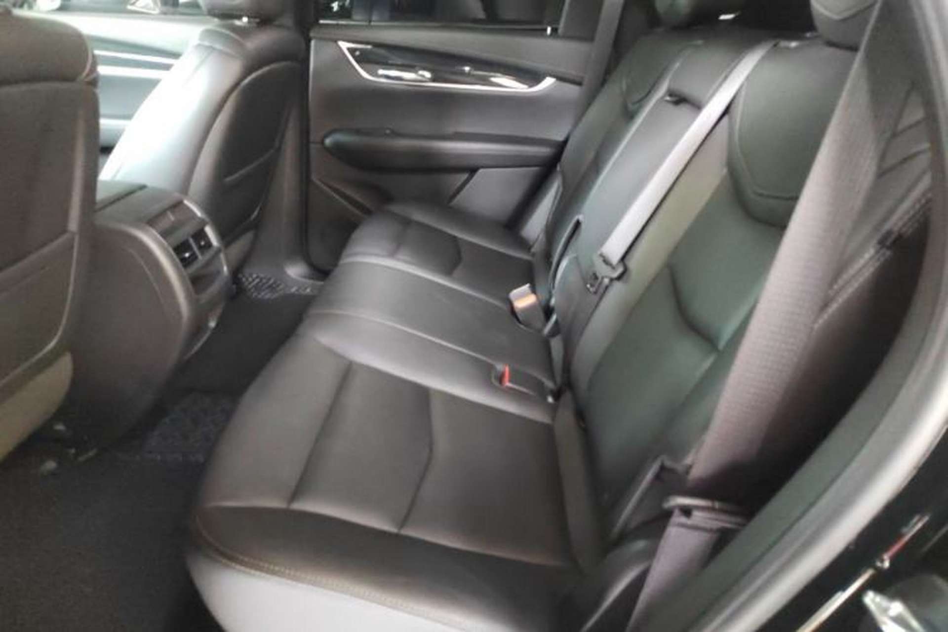 Used Cadillac XT5 2022 2.0T Two-Wheel Drive Luxury Version Left Rear Seat