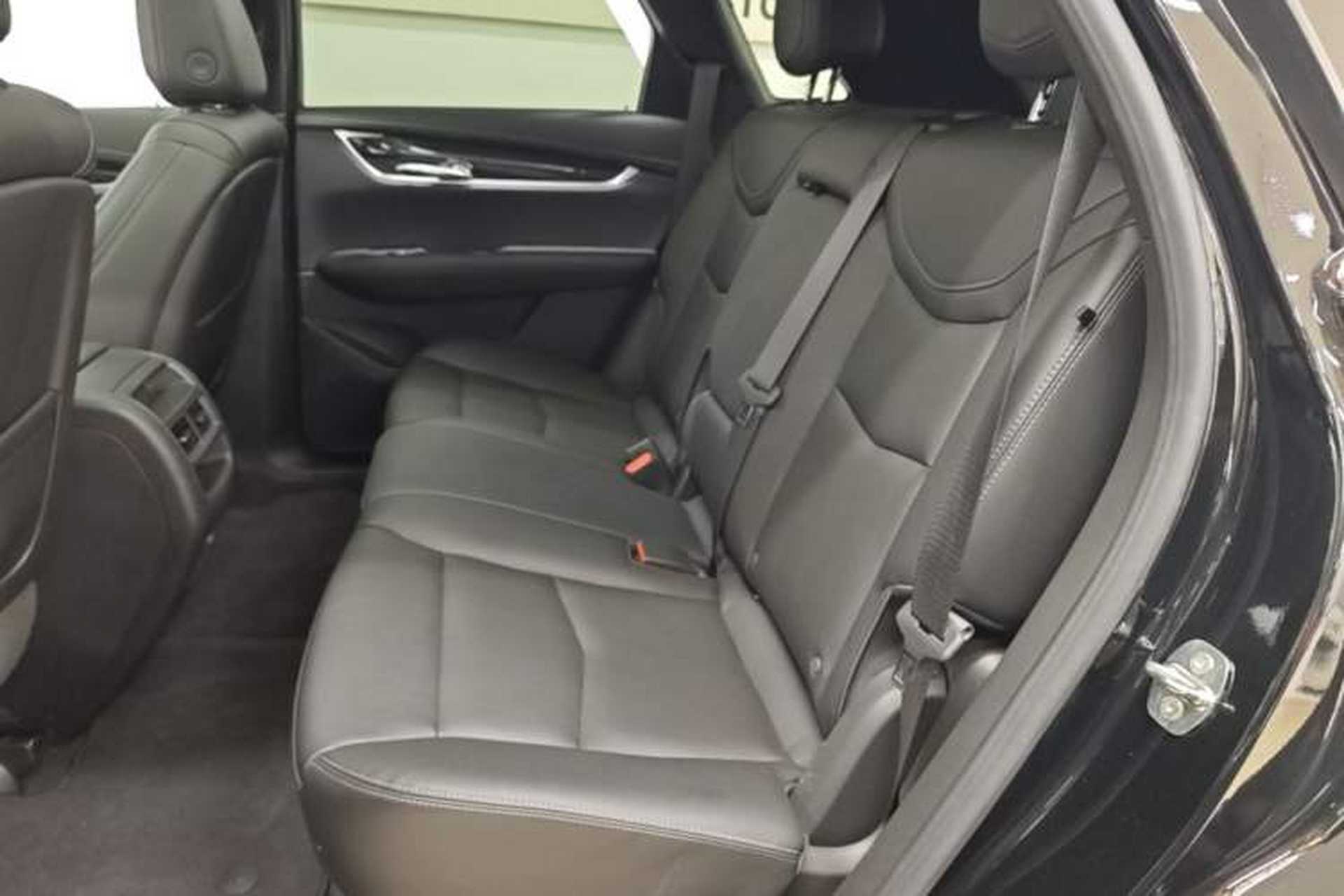 Used Cadillac XT5 2022 2.0T Two-Wheel Drive Luxury Version Left Rear Seat