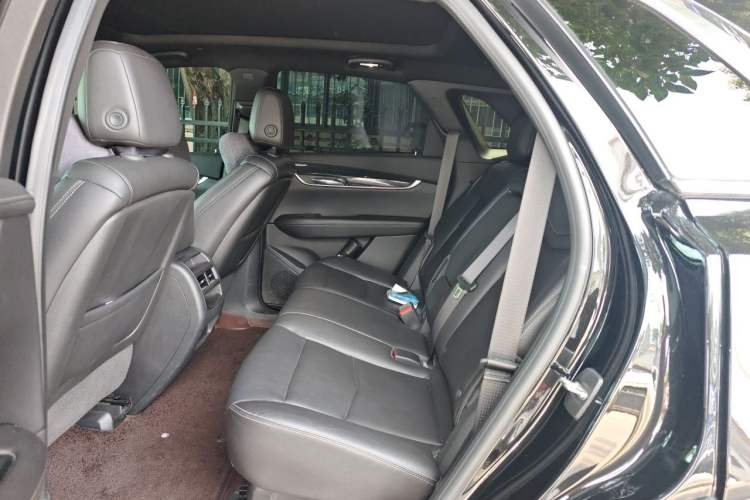 Used Cadillac XT5 2022 2.0T Two-Wheel Drive Luxury Version Left Rear Seat