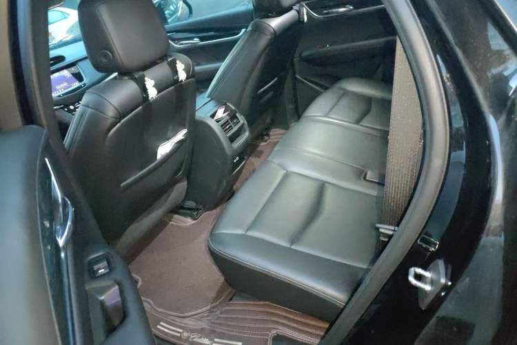 Used Cadillac XT5 2022 2.0T Two-Wheel Drive Luxury Version Left Rear Seat