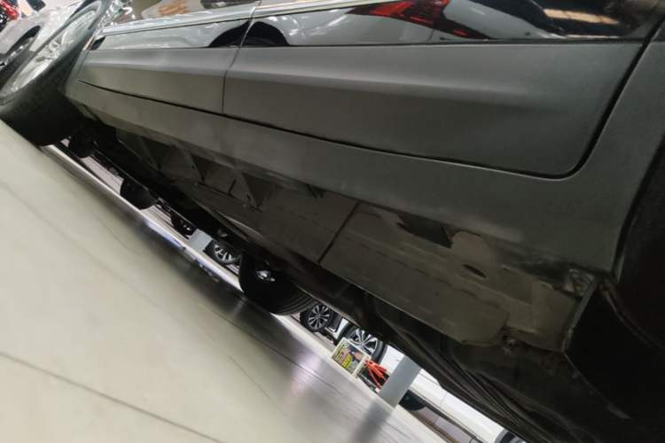 Used Cadillac XT5 2022 2.0T Two-Wheel Drive Luxury Version Left Side Sill