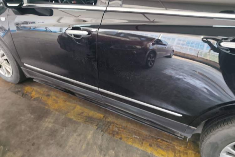 Used Cadillac XT5 2022 2.0T Two-Wheel Drive Luxury Version Left Side Sill