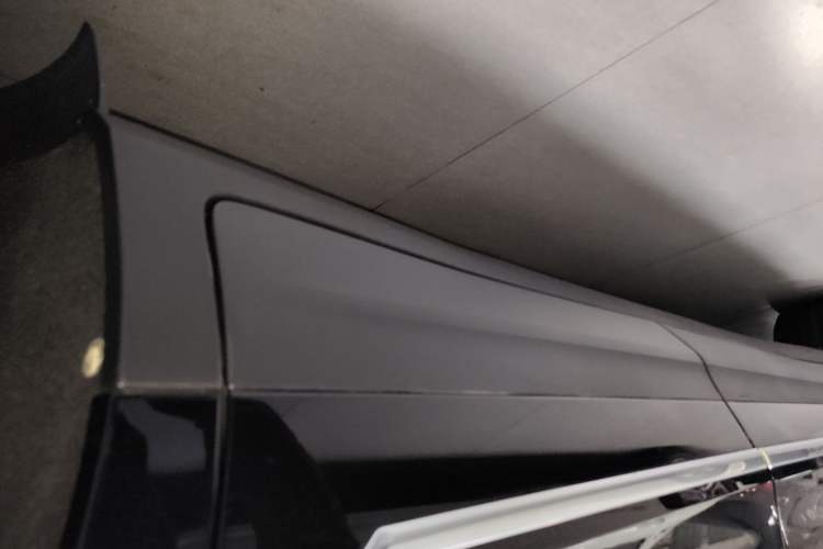 Used Cadillac XT5 2022 2.0T Two-Wheel Drive Luxury Version Left Side Sill