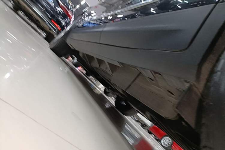Used Cadillac XT5 2022 2.0T Two-Wheel Drive Luxury Version Left Side Sill