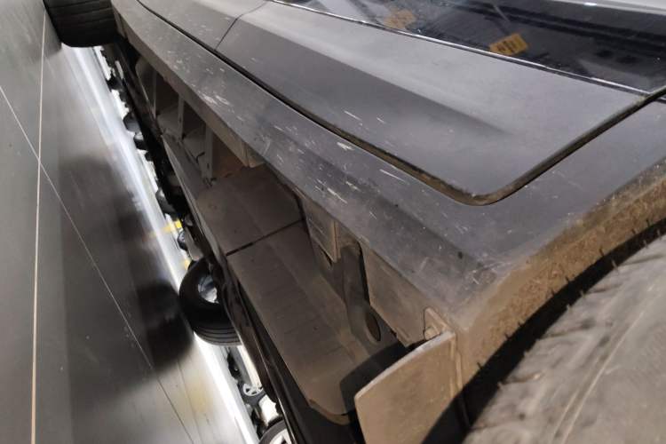 Used Cadillac XT5 2022 2.0T Four-Wheel Drive Luxury Version (Hummingbird Edition) Left Side Sill