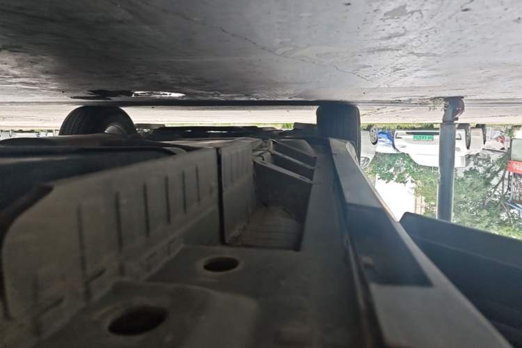 Used Cadillac XT5 2022 2.0T Four-Wheel Drive Luxury Version Left Side Sill