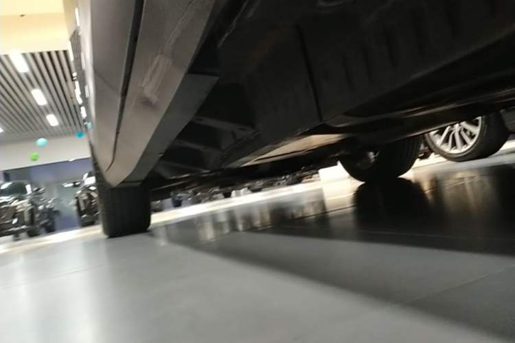 Used Cadillac XT5 2022 2.0T Four-Wheel Drive Premium Edition Left Side Sill