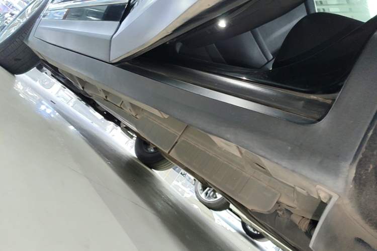 Used Cadillac XT5 2022 2.0T Two-Wheel Drive Luxury Version Left Side Sill