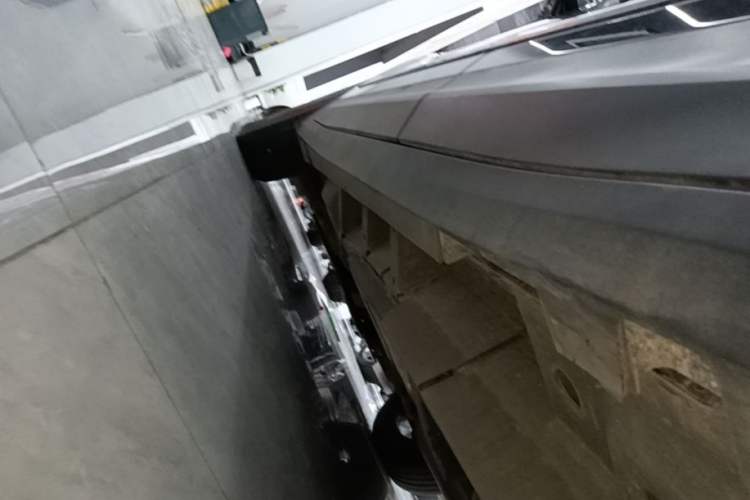 Used Cadillac XT5 2022 2.0T Two-Wheel Drive Luxury Version Left Side Sill