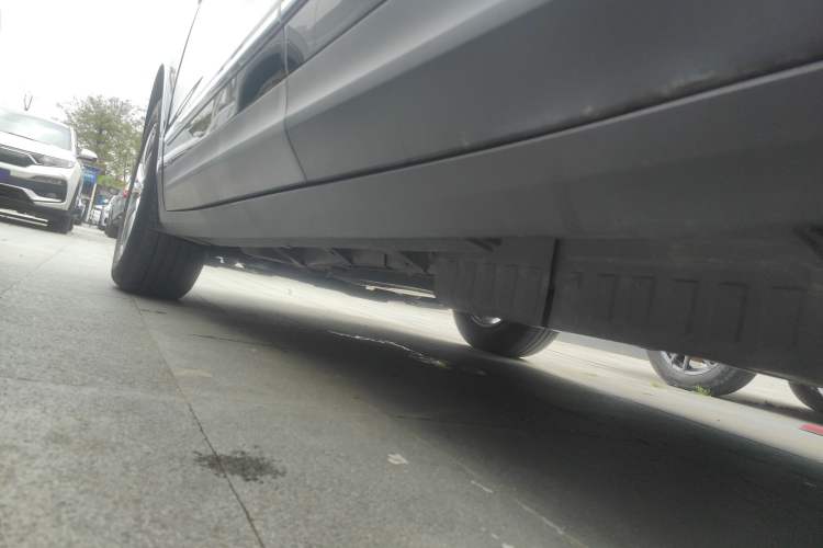 Used Cadillac XT5 2022 2.0T Two-Wheel Drive Luxury Version Left Side Sill