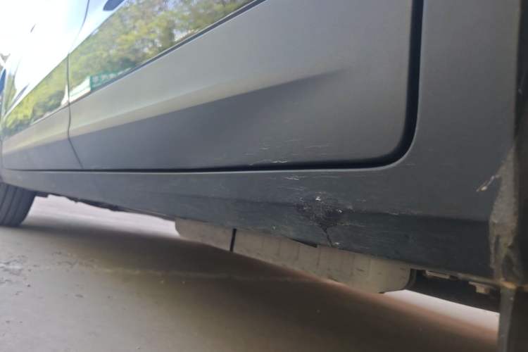 Used Cadillac XT5 2022 2.0T Four-Wheel Drive Luxury Version (Hummingbird Edition) Left Side Sill
