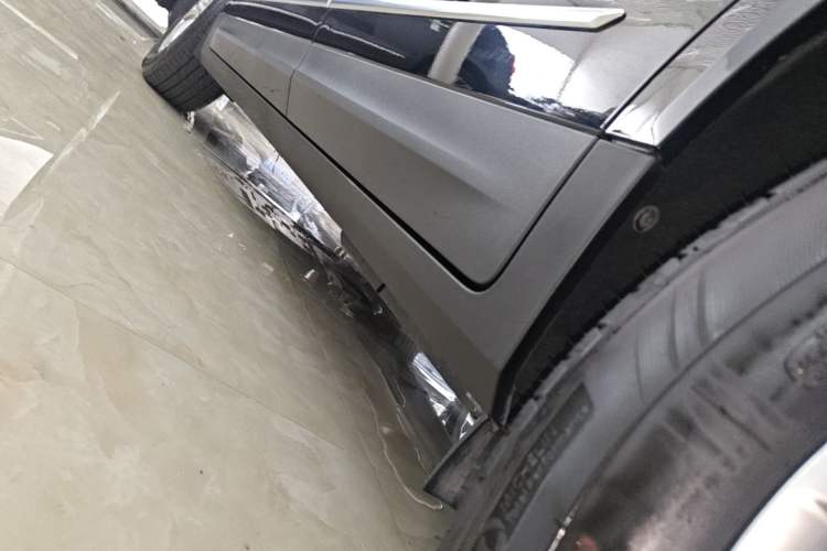 Used Cadillac XT5 2022 2.0T Two-Wheel Drive Luxury Version Left Side Sill