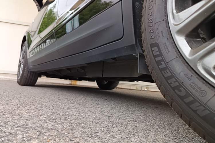Used Cadillac XT5 2022 2.0T Four-Wheel Drive Platinum Edition Left Side Sill