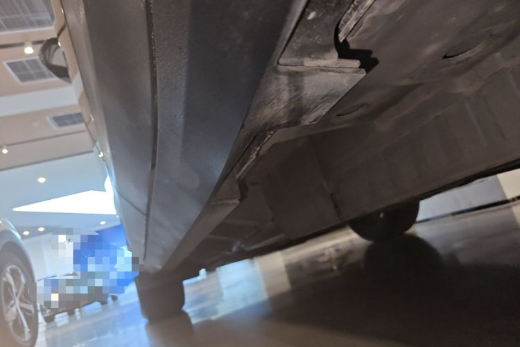 Used Cadillac XT5 2022 2.0T Four-Wheel Drive Premium Edition Left Side Sill