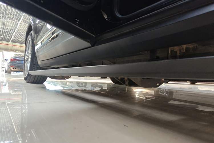 Used Cadillac XT5 2022 2.0T Two-Wheel Drive Luxury Version Left Side Sill