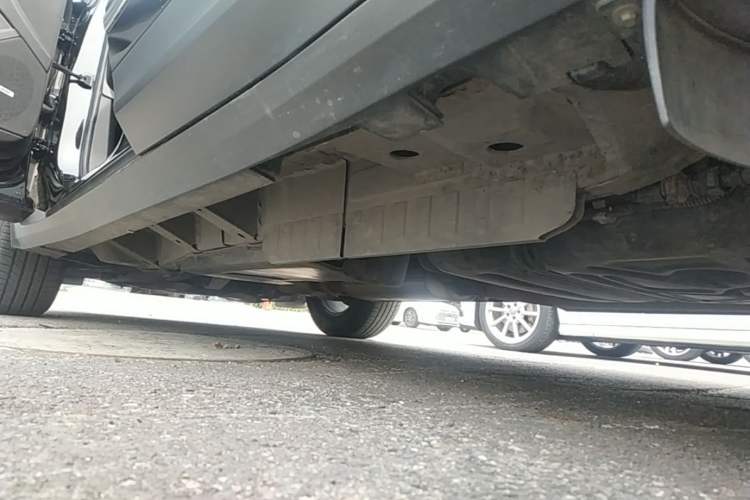 Used Cadillac XT5 2022 2.0T Two-Wheel Drive Luxury Version Left Side Sill
