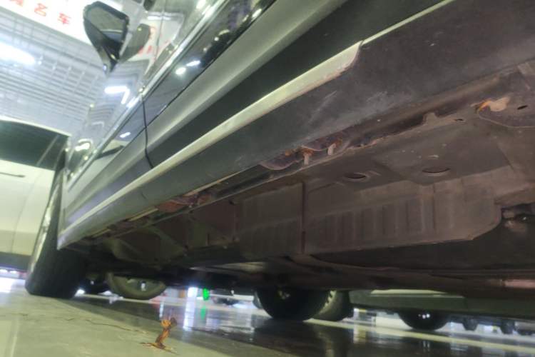 Used Cadillac XT5 2022 2.0T Four-Wheel Drive Luxury Version Left Side Sill