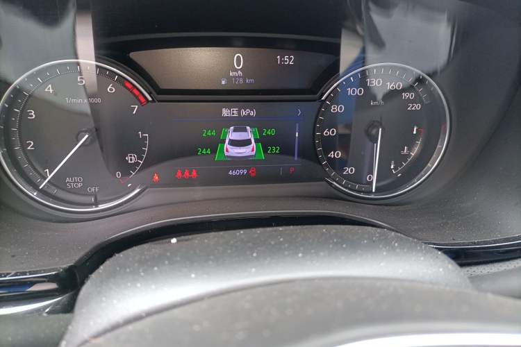 Used Cadillac XT5 2022 2.0T Two-Wheel Drive Luxury Version Odometer Close Up