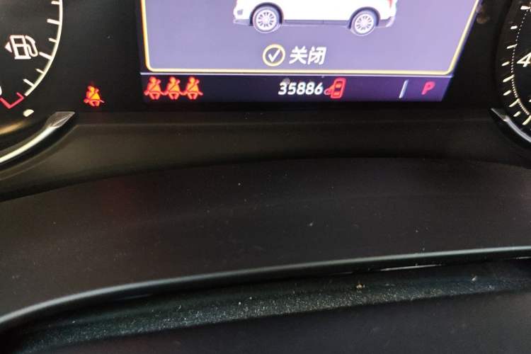 Used Cadillac XT5 2022 2.0T Two-Wheel Drive Luxury Version Odometer Close Up