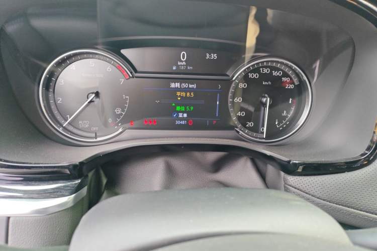 Used Cadillac XT5 2022 2.0T Four-Wheel Drive Luxury Version Odometer Close Up