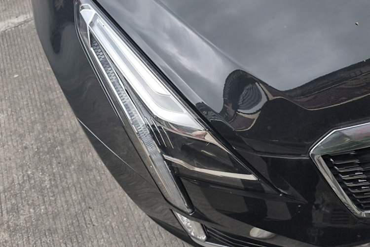 Used Cadillac XT5 2022 2.0T Two-Wheel Drive Luxury Version Right Front Headlight