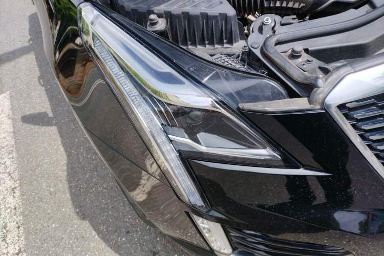 Used Cadillac XT5 2022 2.0T Two-Wheel Drive Luxury Version Right Front Headlight