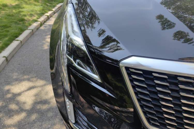 Used Cadillac XT5 2022 2.0T Two-Wheel Drive Luxury Version Right Front Headlight