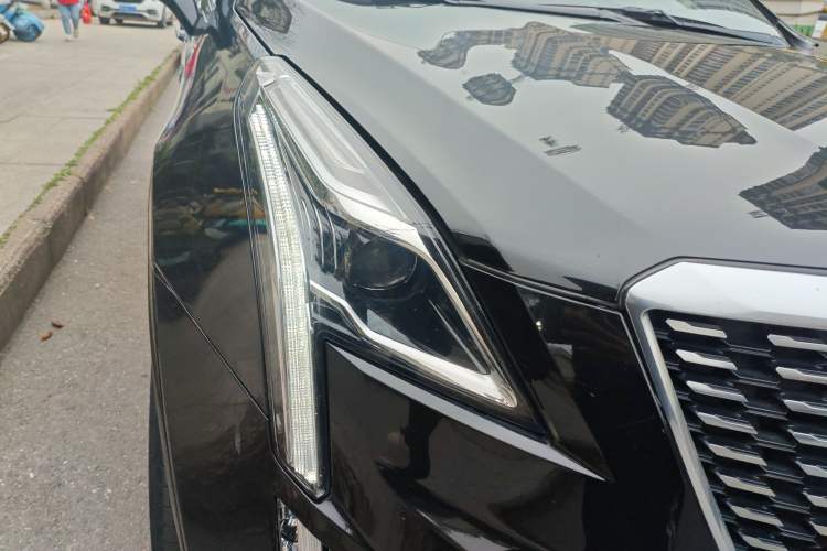 Used Cadillac XT5 2022 2.0T Two-Wheel Drive Luxury Version Right Front Headlight