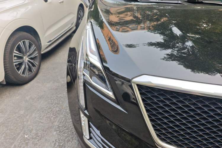 Used Cadillac XT5 2022 2.0T Four-Wheel Drive Luxury Version (Hummingbird Edition) Right Front Headlight