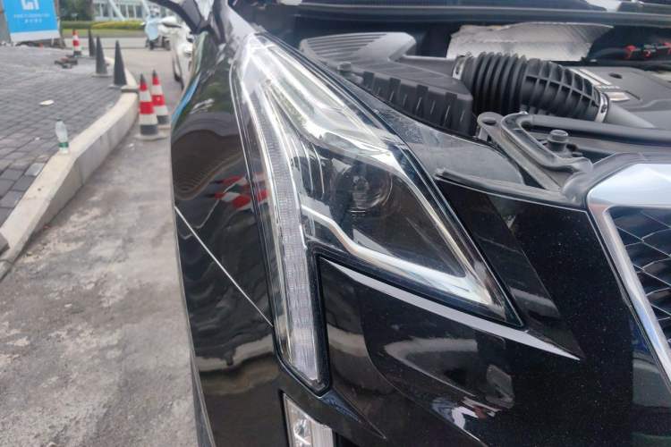 Used Cadillac XT5 2022 2.0T Four-Wheel Drive Premium Edition Right Front Headlight