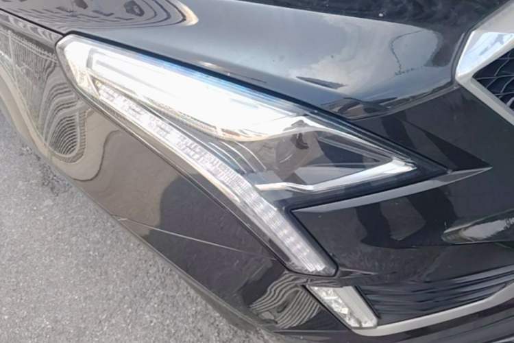 Used Cadillac XT5 2022 2.0T Four-Wheel Drive Platinum Edition Right Front Headlight
