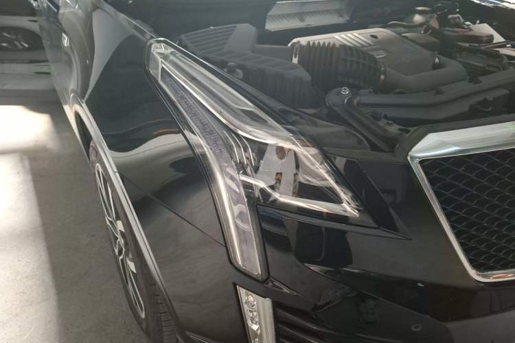 Used Cadillac XT5 2022 2.0T Four-Wheel Drive Luxury Version (Hummingbird Edition) Right Front Headlight