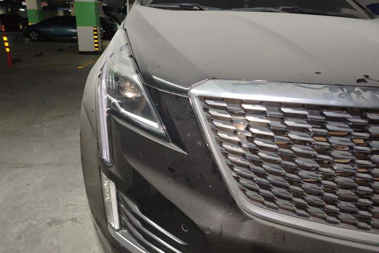 Used Cadillac XT5 2022 2.0T Two-Wheel Drive Luxury Version Right Front Headlight