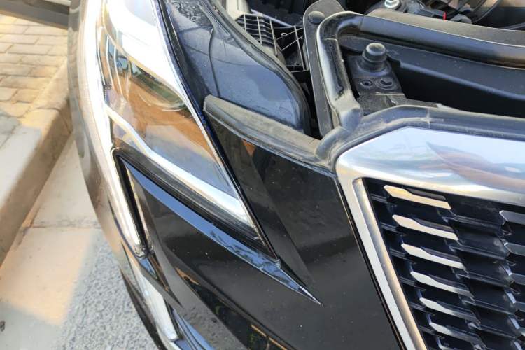 Used Cadillac XT5 2022 2.0T Four-Wheel Drive Luxury Version Right Front Headlight