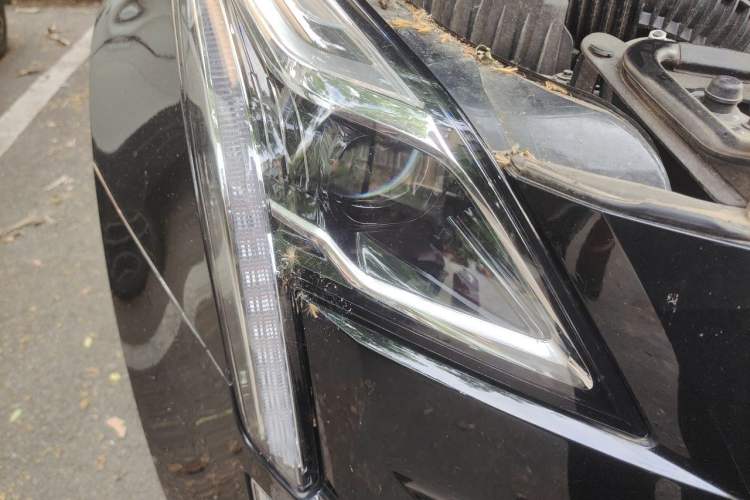 Used Cadillac XT5 2022 2.0T Two-Wheel Drive Luxury Version Right Front Headlight