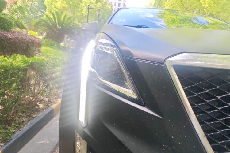 Used Cadillac XT5 2022 2.0T Four-Wheel Drive Luxury Version (Hummingbird Edition) Right Front Headlight