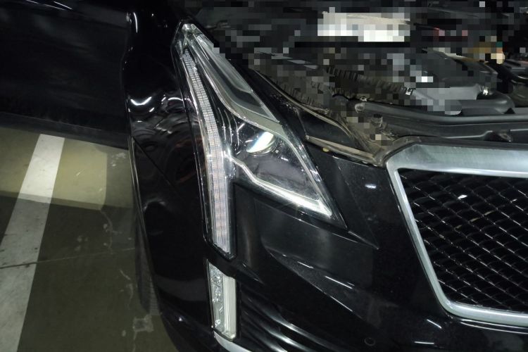 Used Cadillac XT5 2022 2.0T Four-Wheel Drive Premium Edition Right Front Headlight
