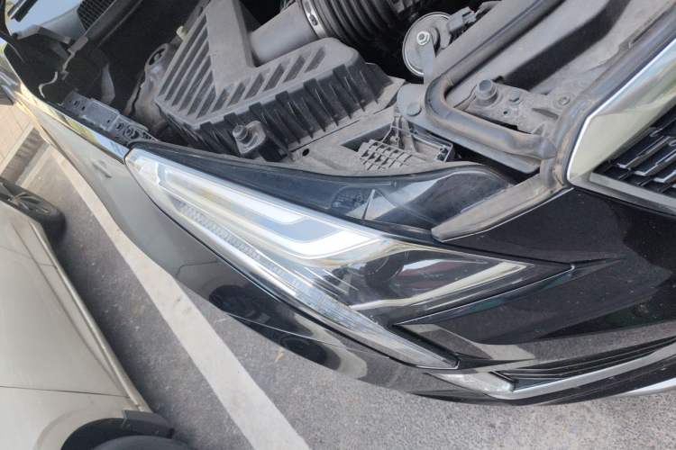 Used Cadillac XT5 2022 2.0T Two-Wheel Drive Luxury Version Right Front Headlight