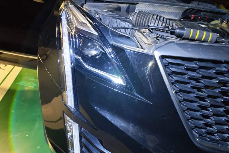 Used Cadillac XT5 2022 2.0T Two-Wheel Drive Luxury Version Right Front Headlight