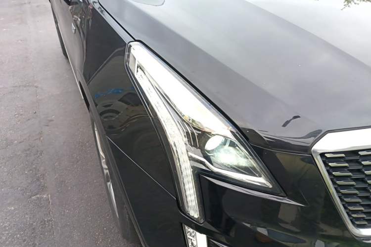 Used Cadillac XT5 2022 2.0T Two-Wheel Drive Luxury Version Right Front Headlight