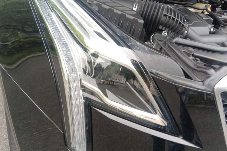 Used Cadillac XT5 2022 2.0T Four-Wheel Drive Premium Edition Right Front Headlight