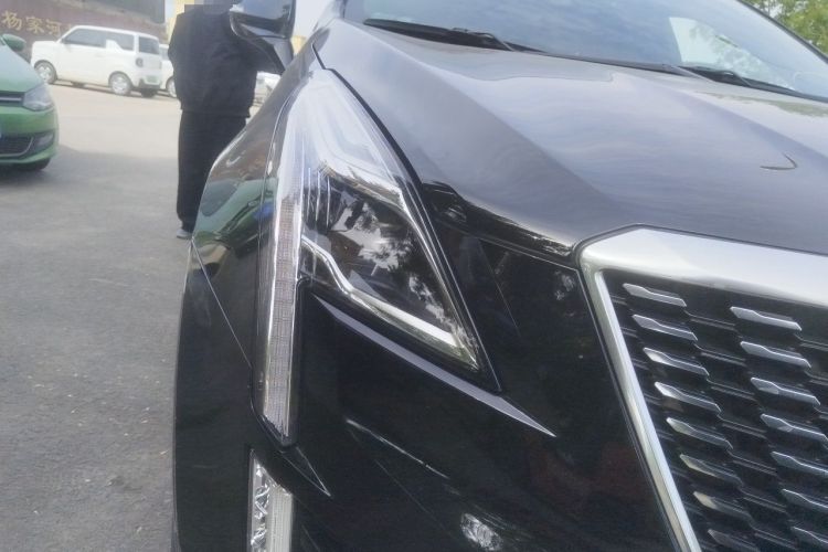 Used Cadillac XT5 2022 2.0T Two-Wheel Drive Luxury Version Right Front Headlight