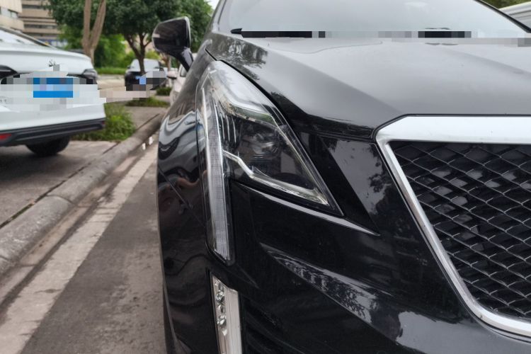 Used Cadillac XT5 2022 2.0T Four-Wheel Drive Luxury Version (Hummingbird Edition) Right Front Headlight