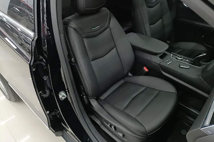 Used Cadillac XT5 2022 2.0T Two-Wheel Drive Luxury Version Right Front Seat