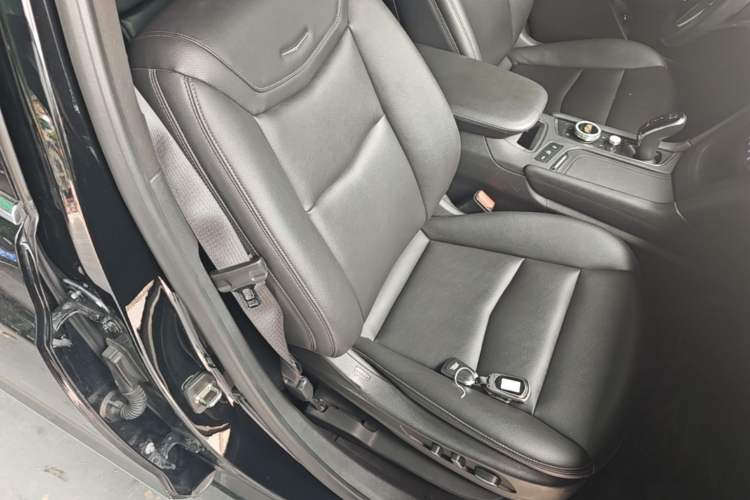 Used Cadillac XT5 2022 2.0T Four-Wheel Drive Luxury Version Right Front Seat