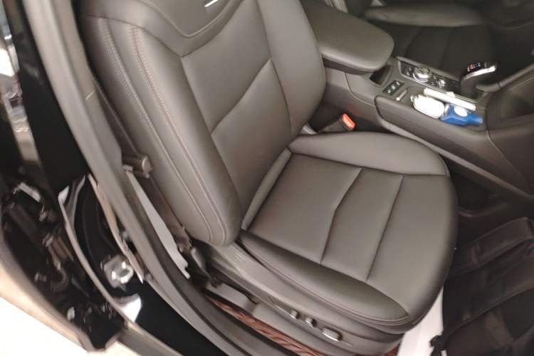 Used Cadillac XT5 2022 2.0T Two-Wheel Drive Luxury Version Right Front Seat