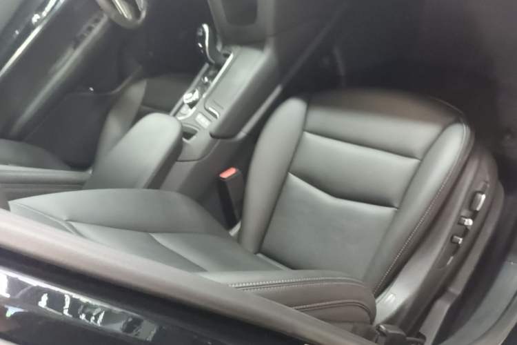 Used Cadillac XT5 2022 2.0T Two-Wheel Drive Luxury Version Right Front Seat