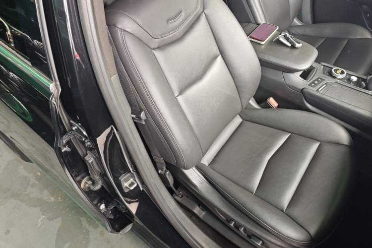 Used Cadillac XT5 2022 2.0T Four-Wheel Drive Luxury Version Right Front Seat