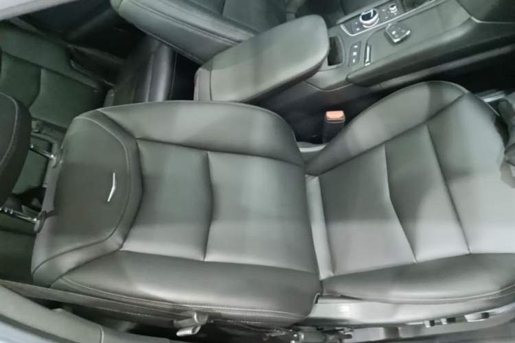 Used Cadillac XT5 2022 2.0T Two-Wheel Drive Luxury Version Right Front Seat